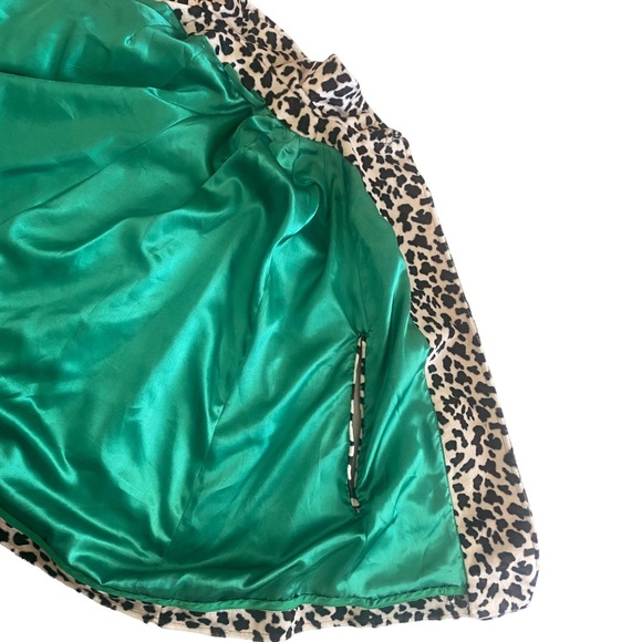 Cheetah Leopard Fleece Cape with a satin emerald green lining Size XL - Picture 8 of 12